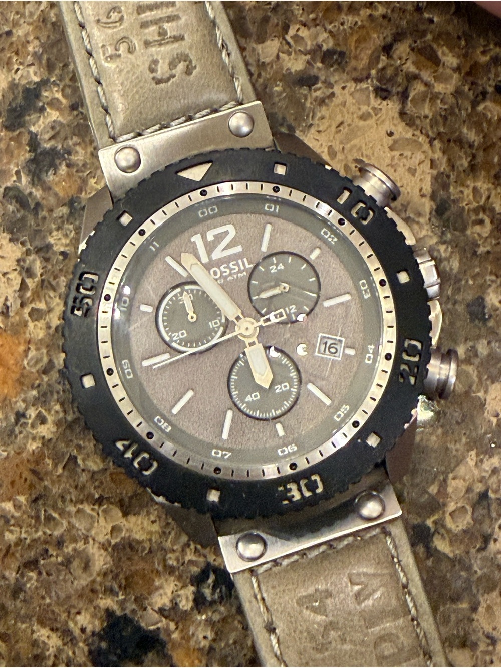 Fossil Men's chronograph watch, FS4598 stainless steel case with grey dial. EUC
